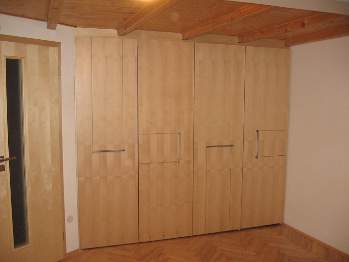 Vestavěné skříně