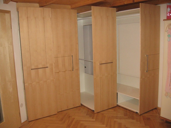 Vestavěné skříně