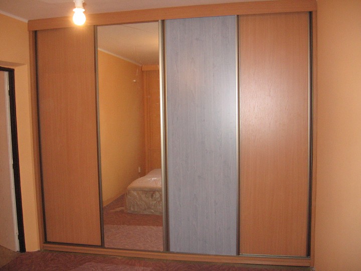 Vestavěné skříně